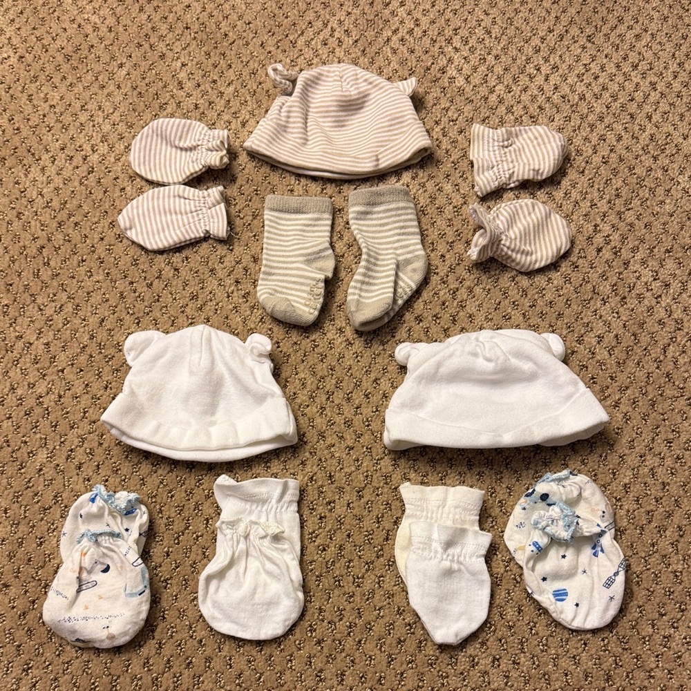 ⚠️White and Cream Baby Hat, Mittens & Socks Set for Newborn Baby⚠️